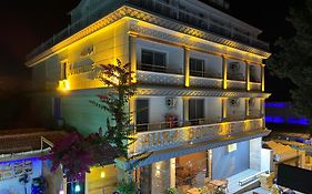 Aura Hotel